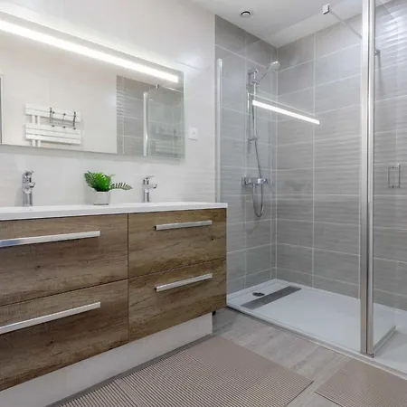 Des Brigadies By Interhome